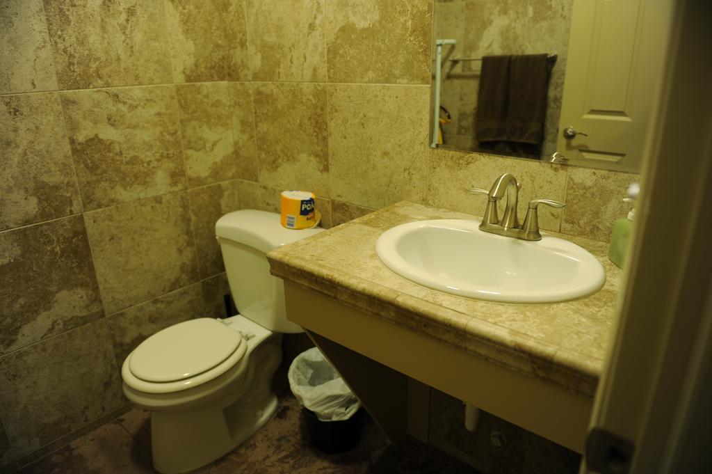 Camelot Inn At Honeyville المظهر الخارجي الصورة