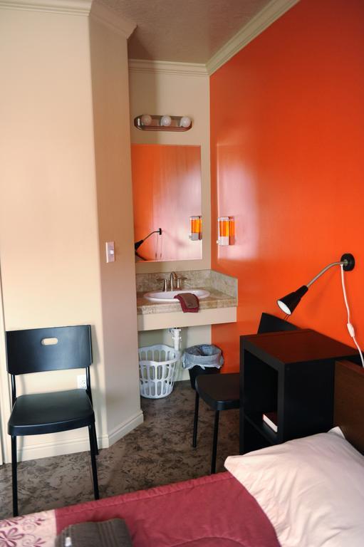 Camelot Inn At Honeyville الغرفة الصورة