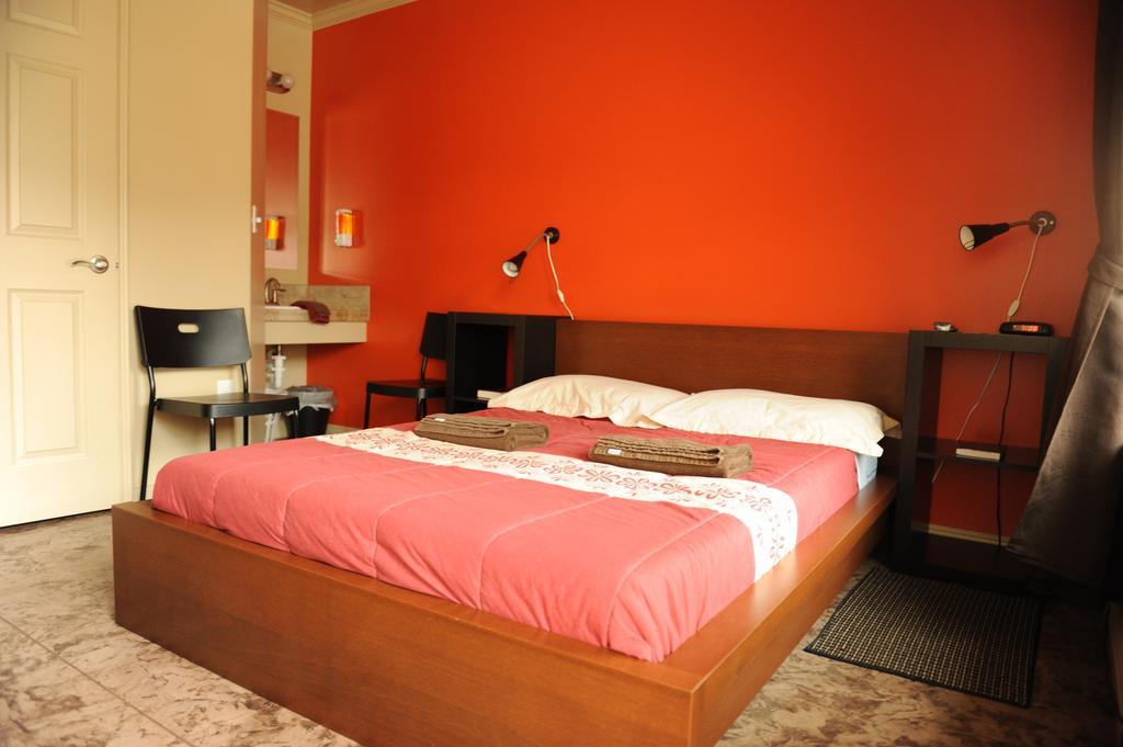 Camelot Inn At Honeyville الغرفة الصورة