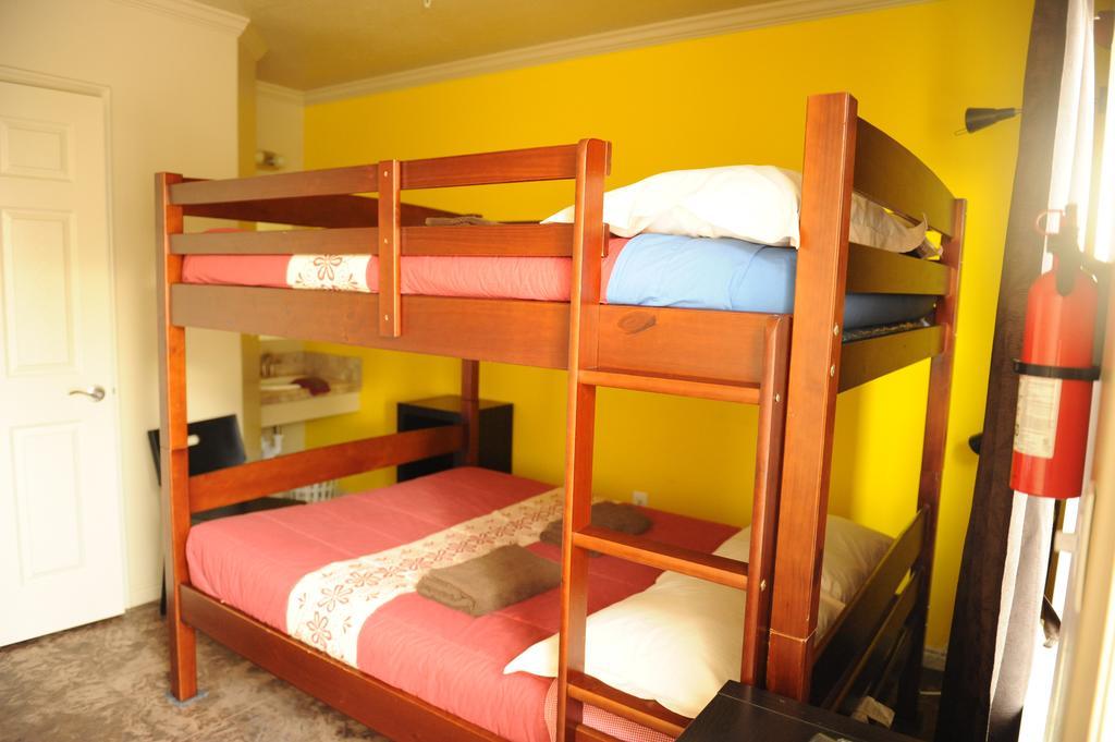 Camelot Inn At Honeyville الغرفة الصورة