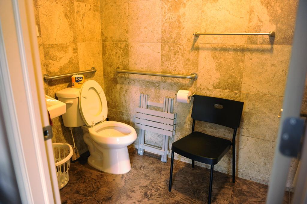 Camelot Inn At Honeyville الغرفة الصورة