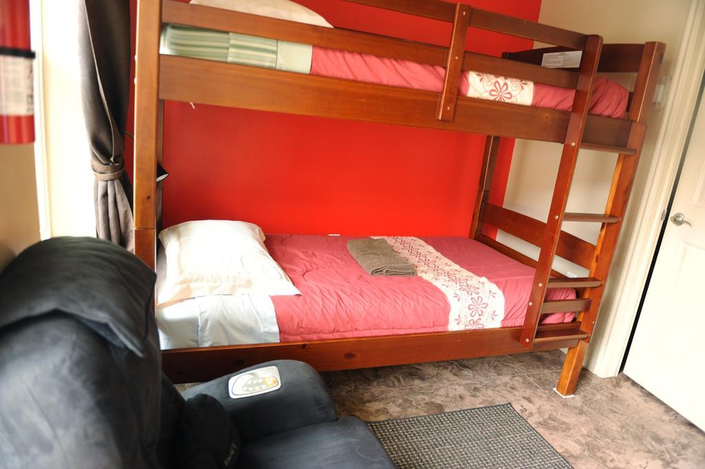 Camelot Inn At Honeyville الغرفة الصورة